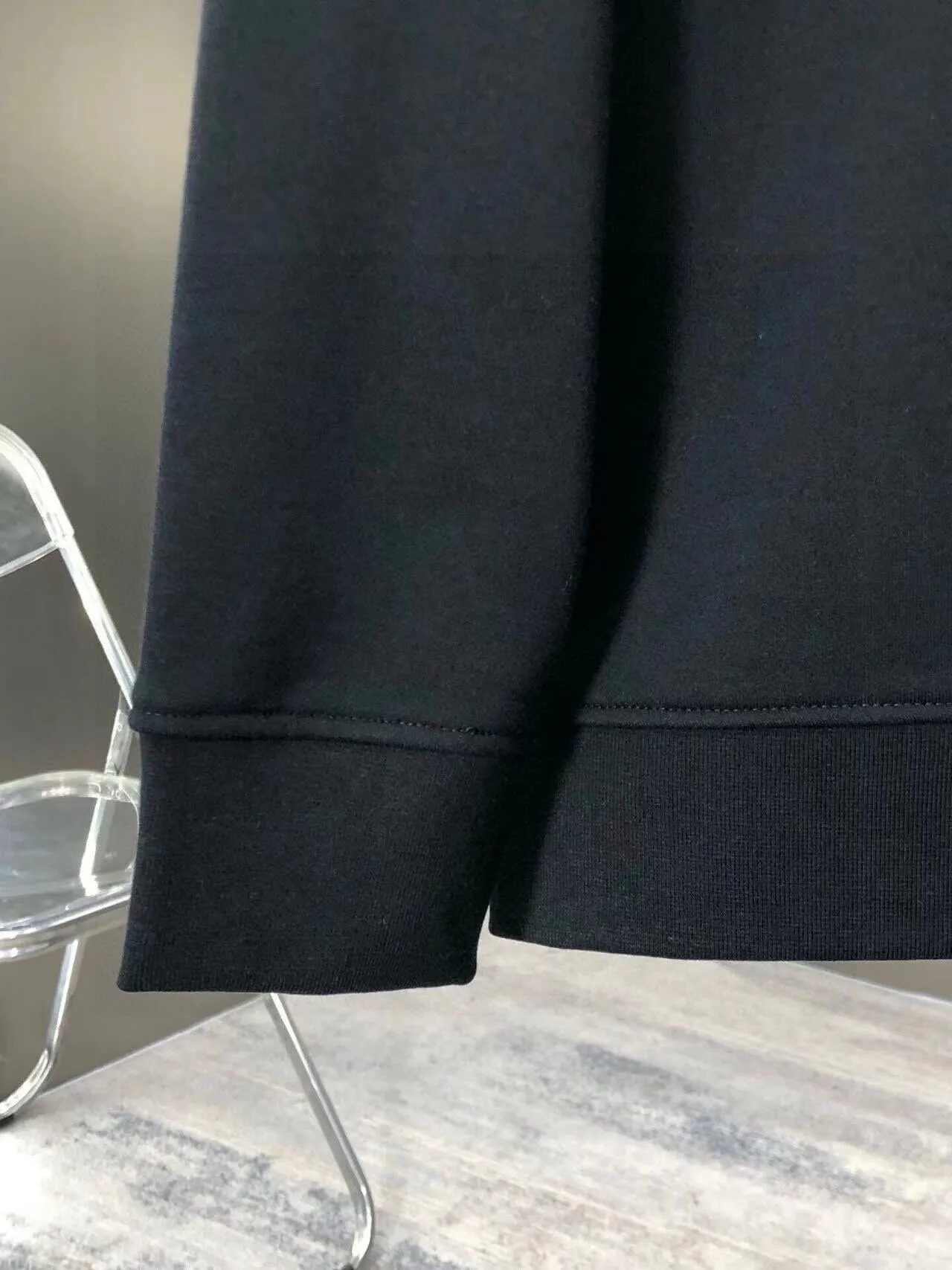 🅿️380 [LV Louis Vuitton] (Fat Man Gospel) hot-selling suit is coming. Focus on the original version of the official website. 2025 new hot-selling sweatshirt suit. The original order is hard to buy🇭🇰. It is the meticulous work of top designers for a fitting and perfect upper body effect. All-natural high-quality Roman cotton 100%, close-fitting comfort, noble and elegant! Original hardware embodies elegance and nobility! Counter size: M-5XL (maximum wear up to 220 pounds)